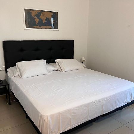 Fira Gran Via 2 - Private Rooms In A Shared Apartment - Habitaciones Privadas En Apartamento Compartido Оспиталет-де-Льобрегат Экстерьер фото