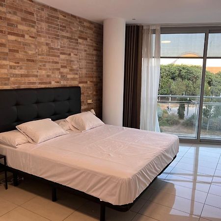 Fira Gran Via 2 - Private Rooms In A Shared Apartment - Habitaciones Privadas En Apartamento Compartido Оспиталет-де-Льобрегат Экстерьер фото
