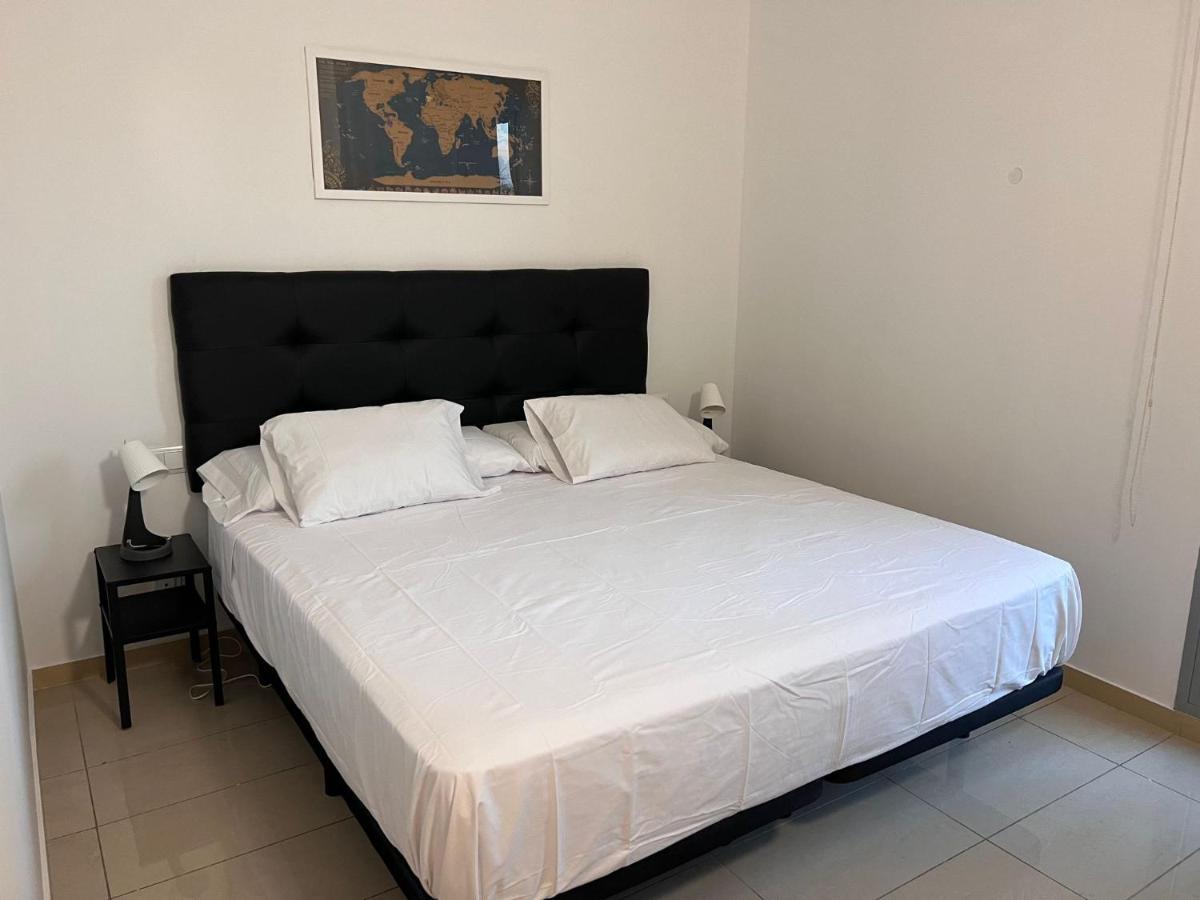 Fira Gran Via 2 - Private Rooms In A Shared Apartment - Habitaciones Privadas En Apartamento Compartido Оспиталет-де-Льобрегат Экстерьер фото