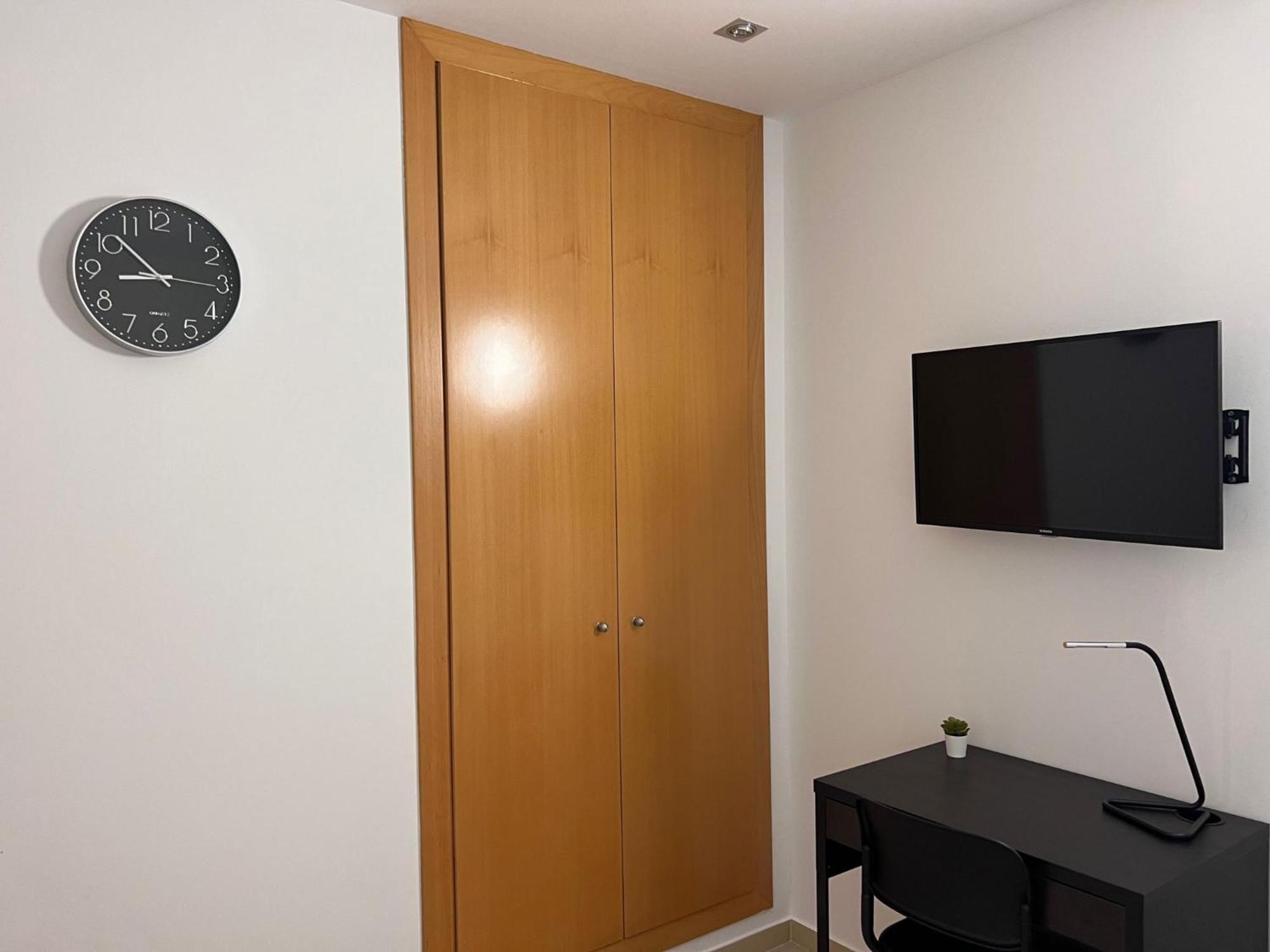 Fira Gran Via 2 - Private Rooms In A Shared Apartment - Habitaciones Privadas En Apartamento Compartido Оспиталет-де-Льобрегат Экстерьер фото