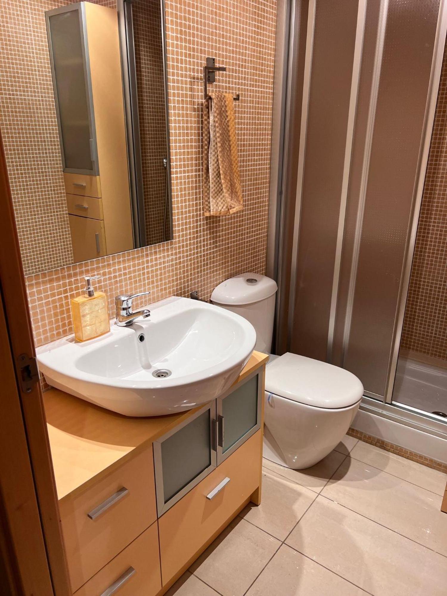 Fira Gran Via 2 - Private Rooms In A Shared Apartment - Habitaciones Privadas En Apartamento Compartido Оспиталет-де-Льобрегат Экстерьер фото