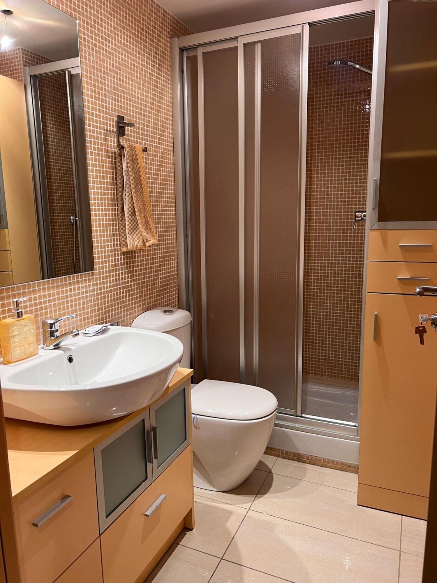 Fira Gran Via 2 - Private Rooms In A Shared Apartment - Habitaciones Privadas En Apartamento Compartido Оспиталет-де-Льобрегат Экстерьер фото