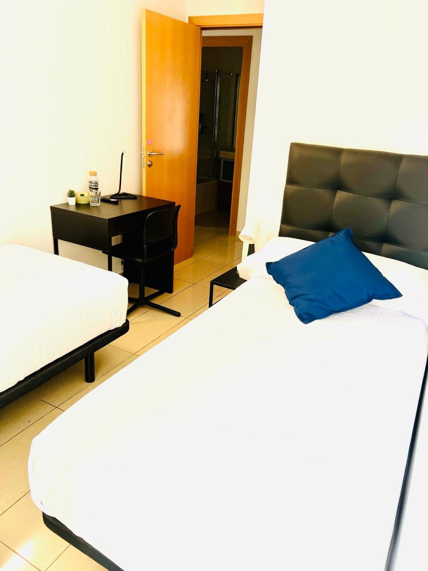 Fira Gran Via 2 - Private Rooms In A Shared Apartment - Habitaciones Privadas En Apartamento Compartido Оспиталет-де-Льобрегат Экстерьер фото