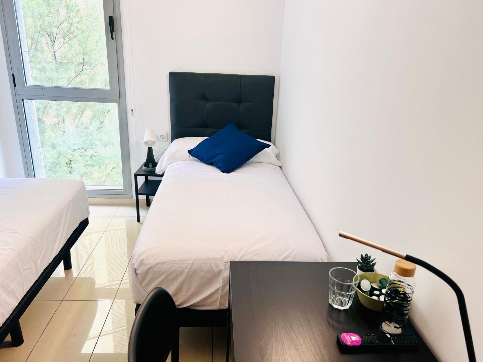 Fira Gran Via 2 - Private Rooms In A Shared Apartment - Habitaciones Privadas En Apartamento Compartido Оспиталет-де-Льобрегат Экстерьер фото