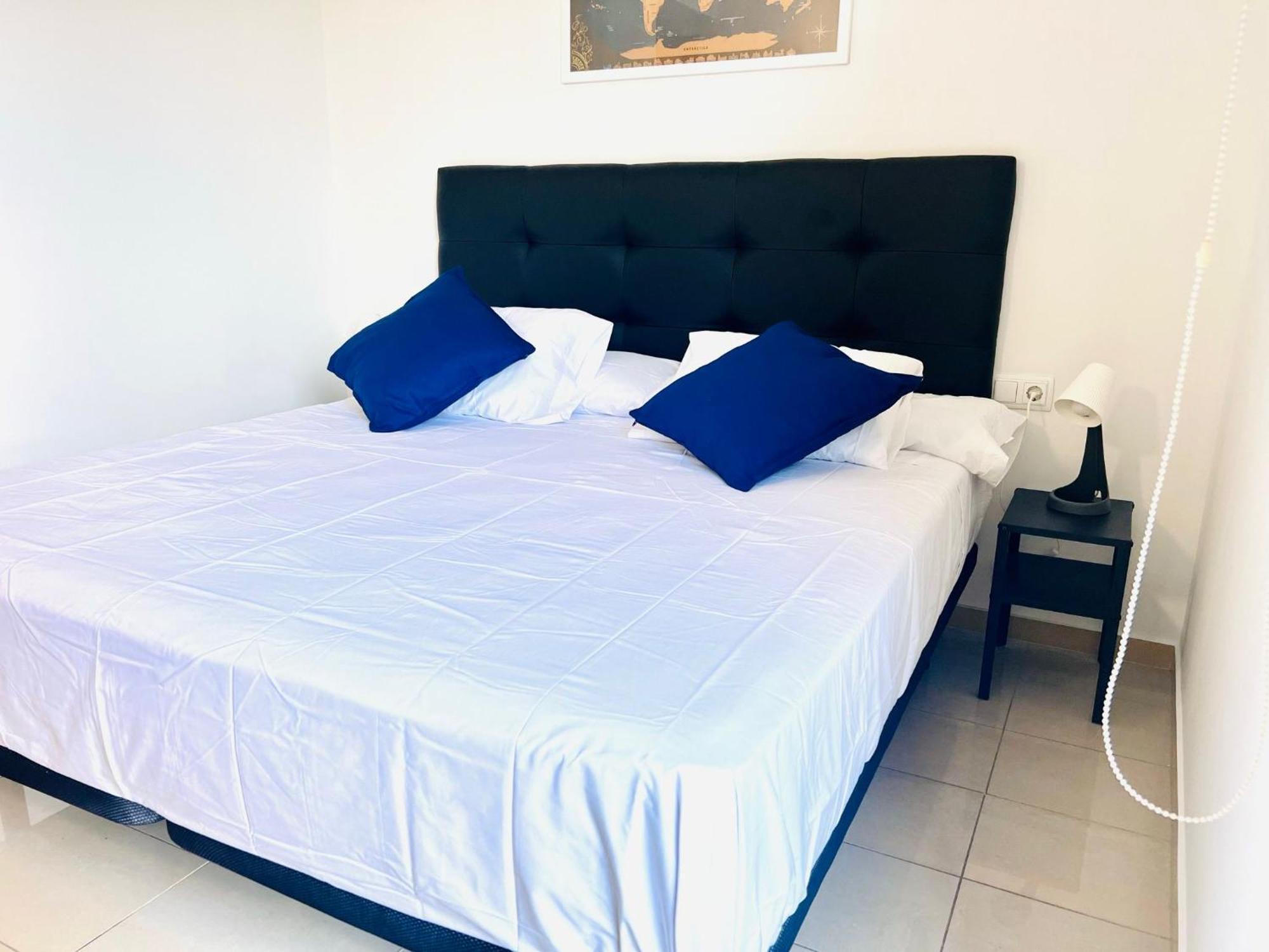 Fira Gran Via 2 - Private Rooms In A Shared Apartment - Habitaciones Privadas En Apartamento Compartido Оспиталет-де-Льобрегат Экстерьер фото