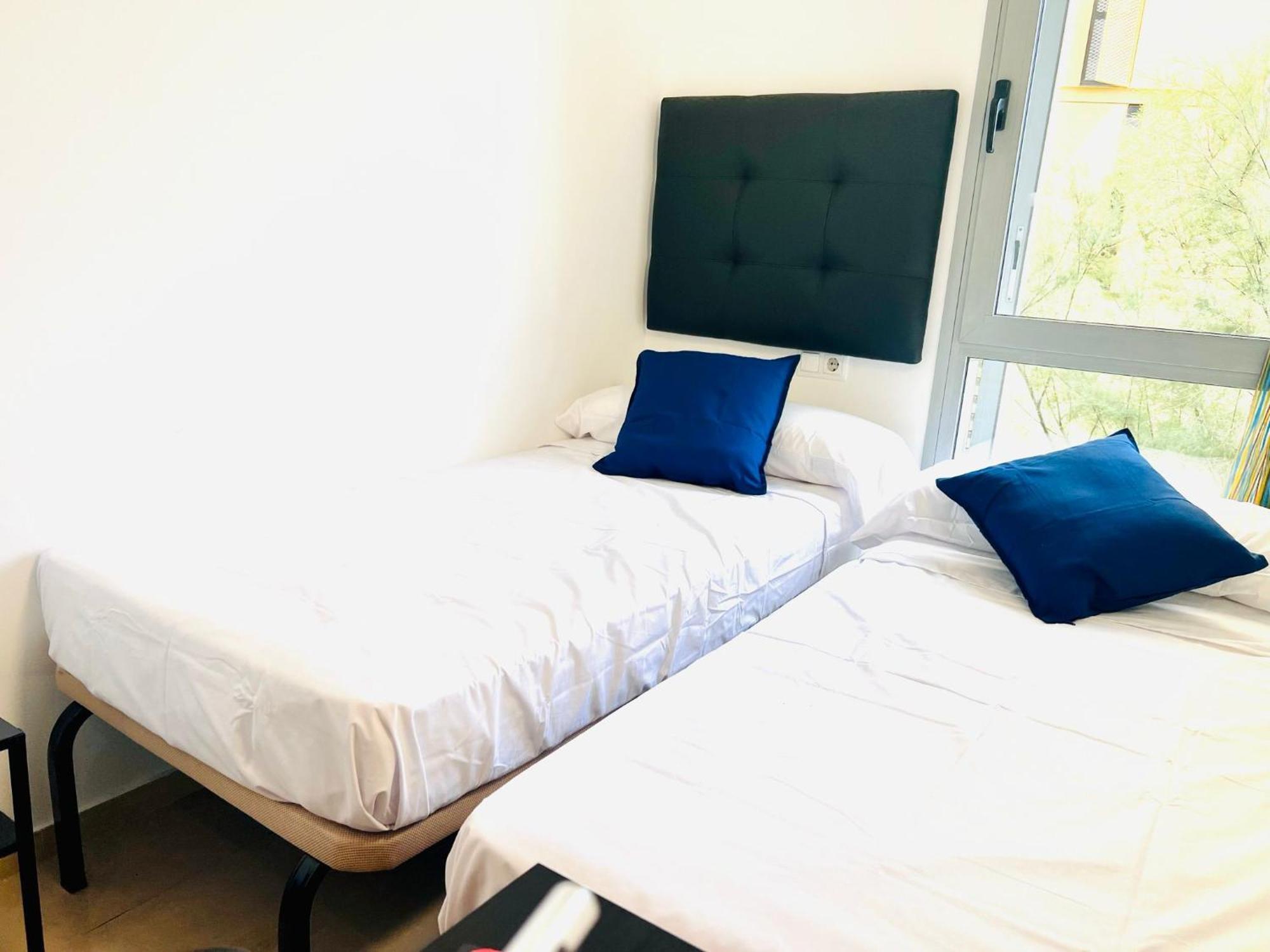 Fira Gran Via 2 - Private Rooms In A Shared Apartment - Habitaciones Privadas En Apartamento Compartido Оспиталет-де-Льобрегат Экстерьер фото