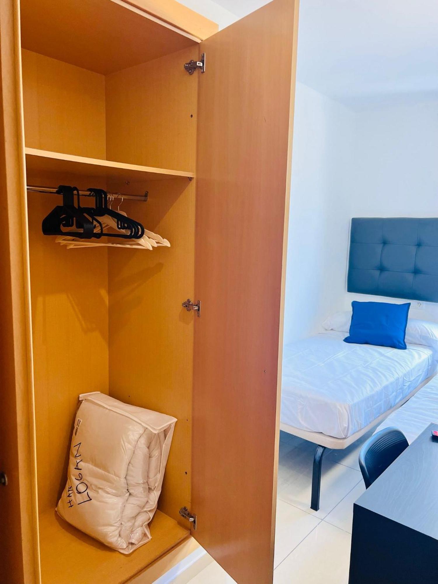Fira Gran Via 2 - Private Rooms In A Shared Apartment - Habitaciones Privadas En Apartamento Compartido Оспиталет-де-Льобрегат Экстерьер фото
