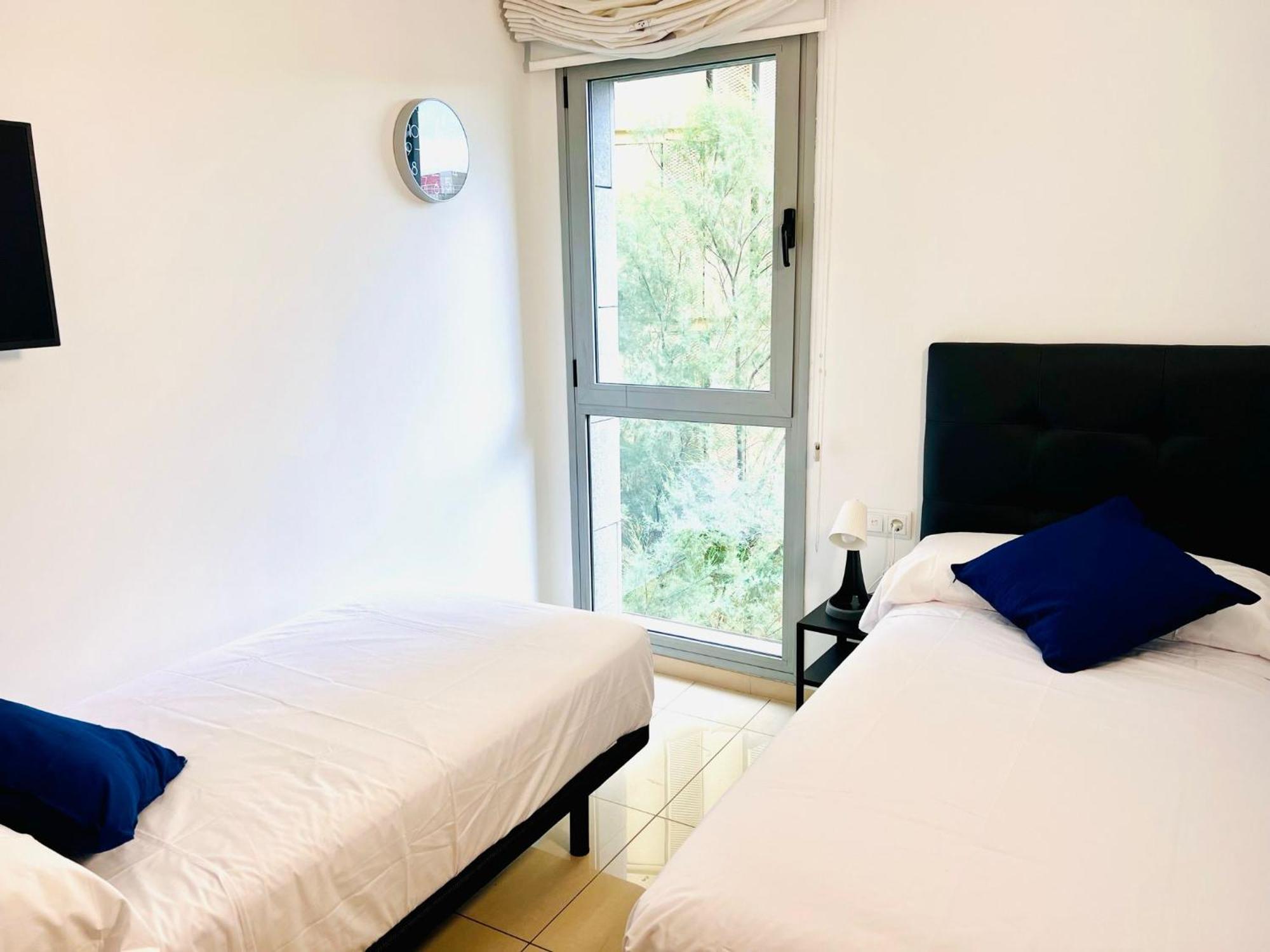 Fira Gran Via 2 - Private Rooms In A Shared Apartment - Habitaciones Privadas En Apartamento Compartido Оспиталет-де-Льобрегат Экстерьер фото
