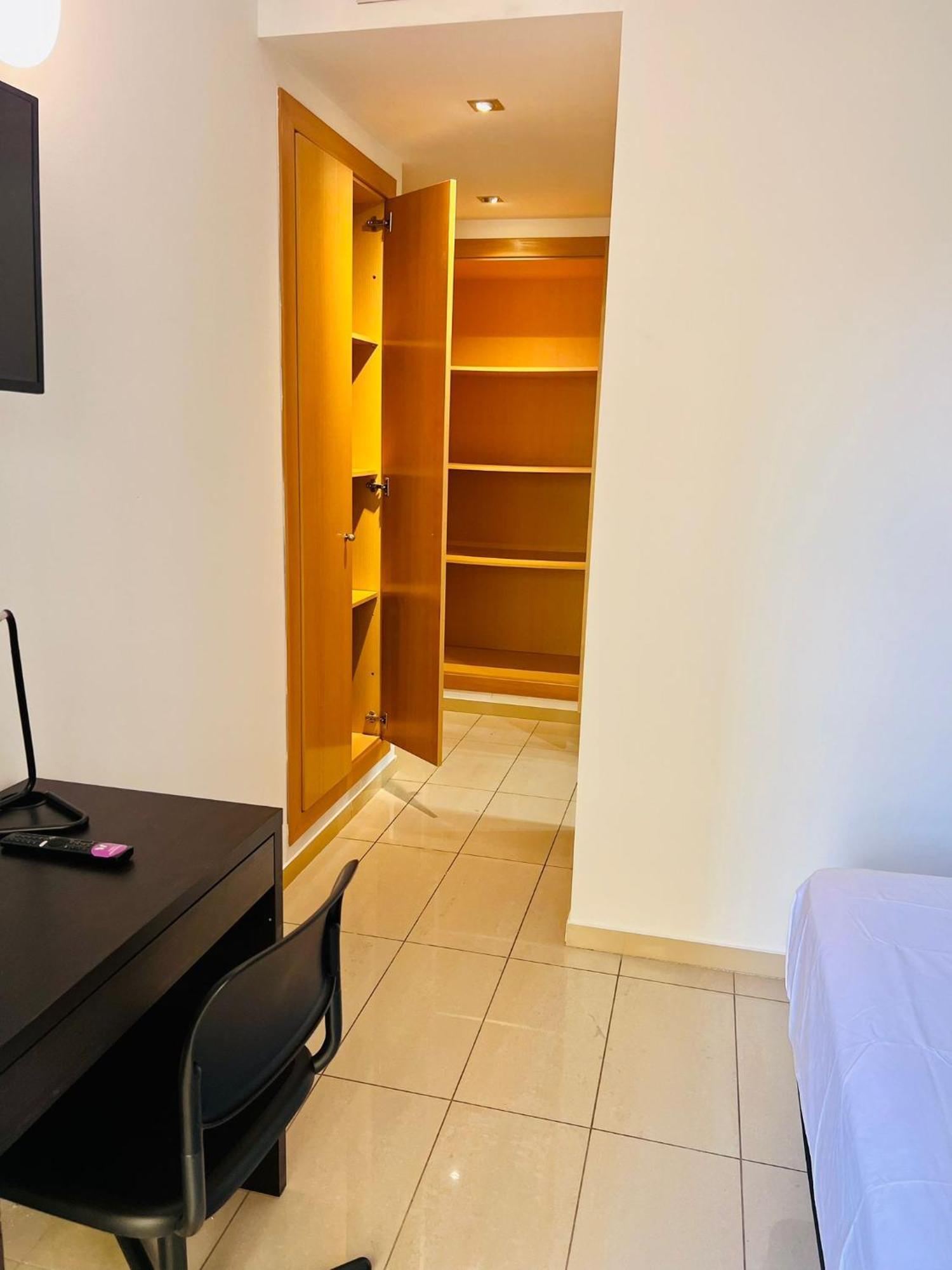 Fira Gran Via 2 - Private Rooms In A Shared Apartment - Habitaciones Privadas En Apartamento Compartido Оспиталет-де-Льобрегат Экстерьер фото