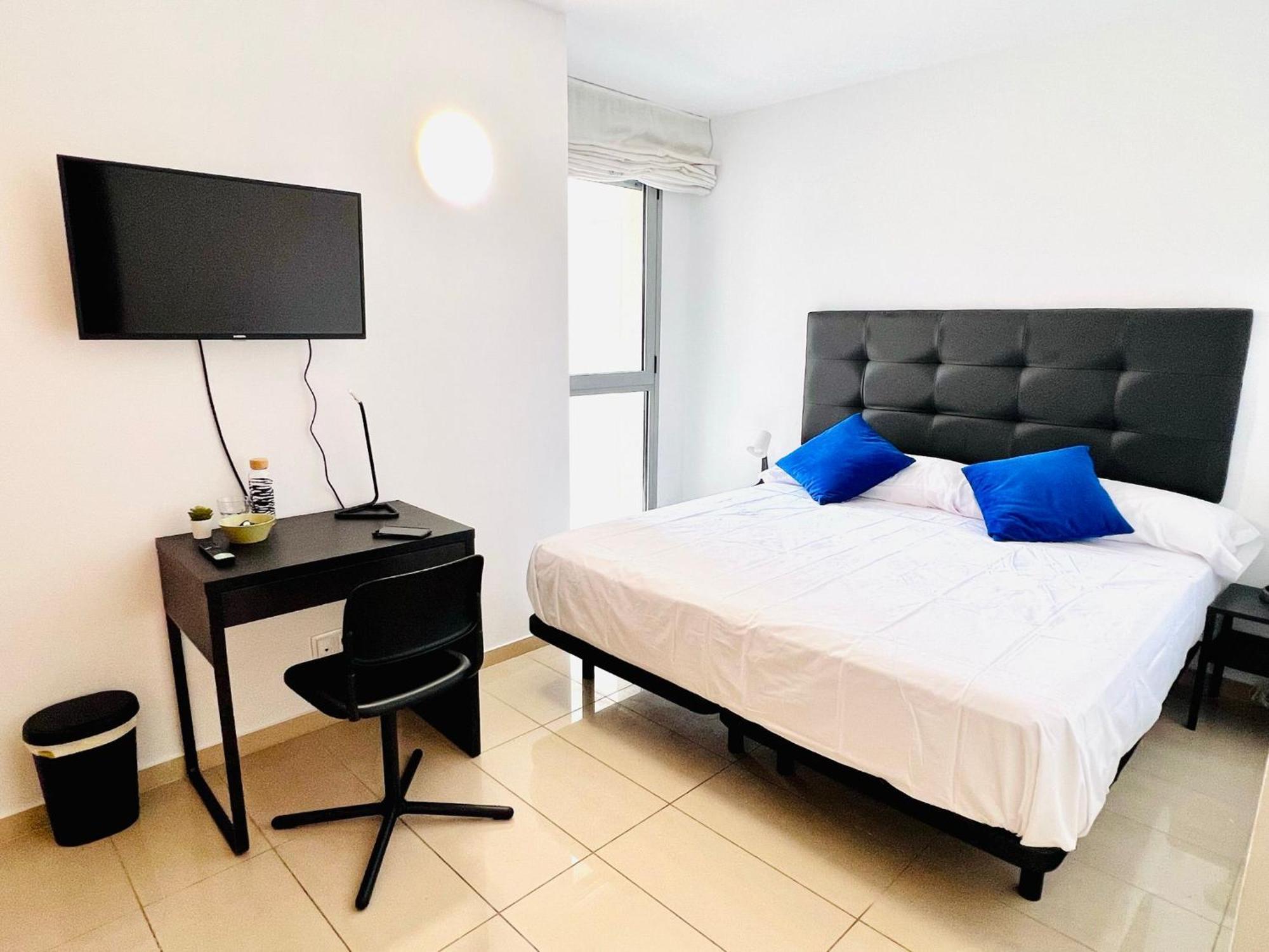 Fira Gran Via 2 - Private Rooms In A Shared Apartment - Habitaciones Privadas En Apartamento Compartido Оспиталет-де-Льобрегат Экстерьер фото